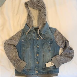 Sweatshirt/denim outerwear
